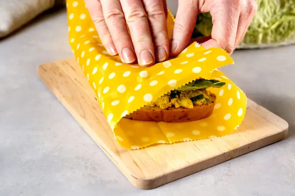 Wrap-sandwhiches-with-beeswax-wrap